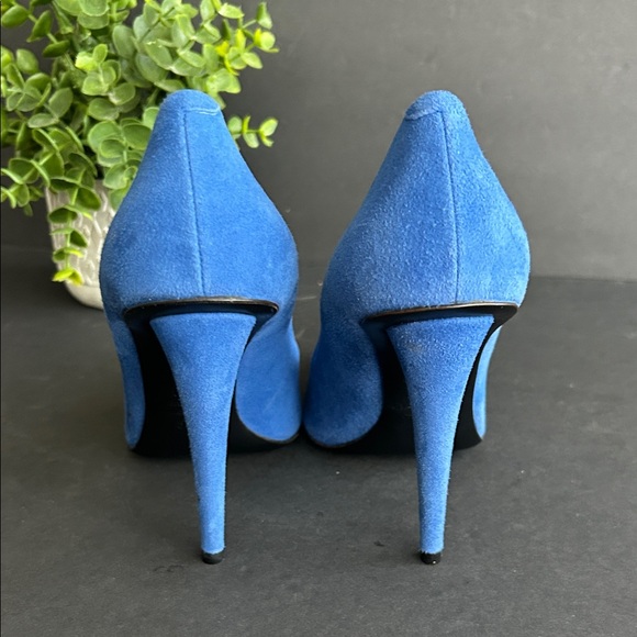 Giuseppe Zanotti Royal Blue Heels with Gold Detail - Picture 4 of 16